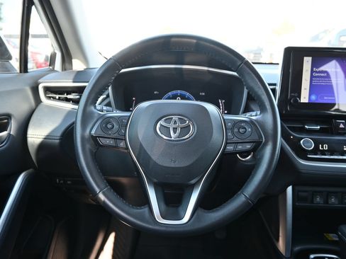 Used 2023 Toyota Corolla Cross XLE w/ Convenience Package FWD image 10