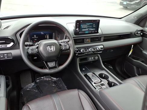 Certified 2025 Honda Pilot Black Edition image 6