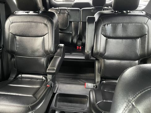 Used 2020 Ford Explorer XLT w/ Equipment Group 202A AWD/4WD image 16