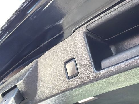 Used 2022 Ford Escape Titanium image 9