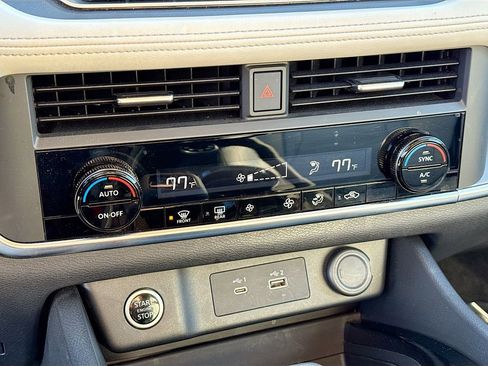 Used 2023 Nissan Rogue SV image 13