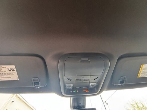 Used 2024 Buick Enclave Premium image 7