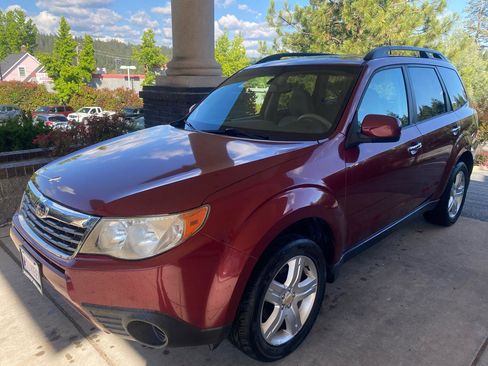 Used 2010 Subaru Forester 2.5X Premium AWD/4WD image 2