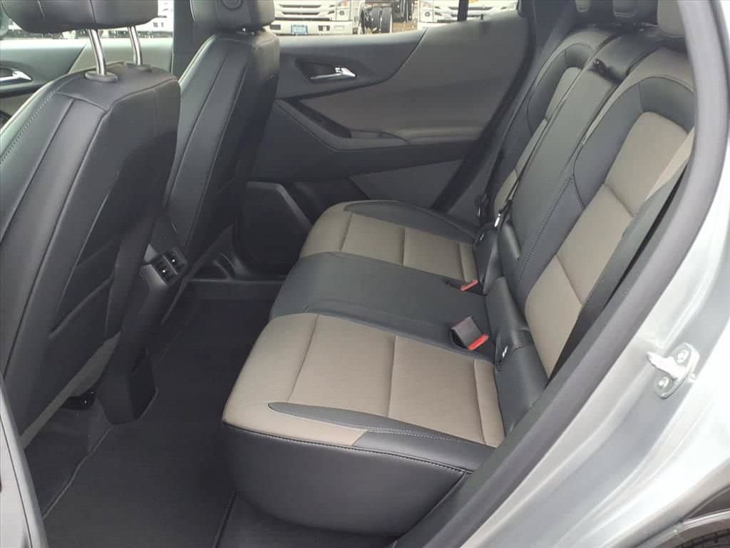 New 2027 Chevrolet Equinox LT w/ Convenience Package II FWD image 17