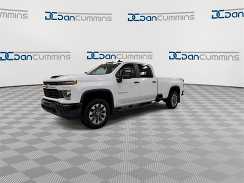 Used 2024 Chevrolet Silverado 2500 Custom w/ Custom Value Package image 4