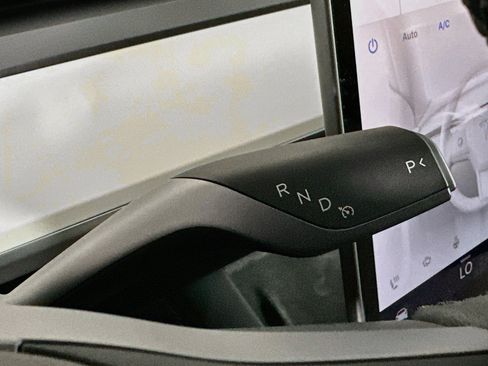 Used 2025 Tesla Model Y Long Range RWD image 24