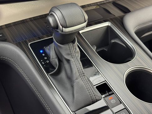 Used 2024 Toyota Sienna Limited image 33