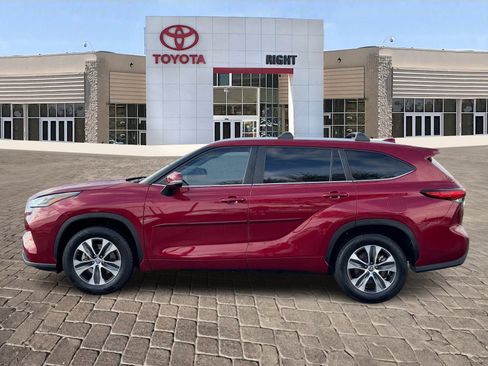 Certified 2023 Toyota Highlander XLE image 4