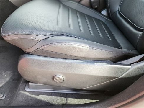 New 2025 Mercedes-Benz GLC 300 4MATIC image 9