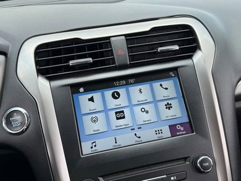 Used 2017 Ford Fusion SE w/ Fusion SE Technology Package FWD image 22