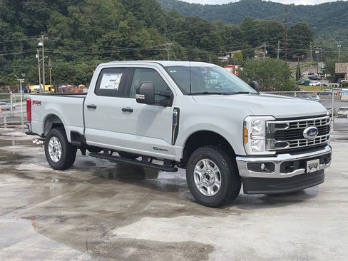 New 2026 Ford F250 XLT w/ FX4 Off-Road Package AWD/4WD image 1