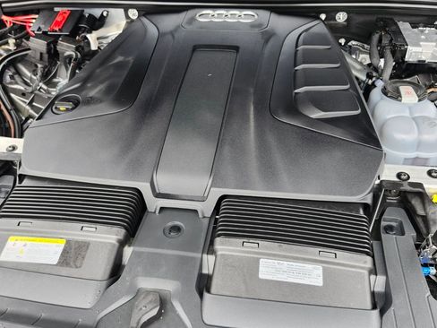 Certified 2025 Audi Q7 2.0T Premium w/ Convenience Plus Package image 10