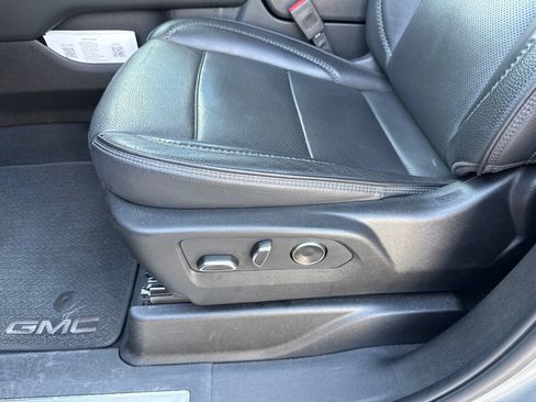 Used 2025 GMC Yukon Denali AWD/4WD image 16