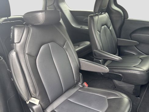 Used 2025 Chrysler Pacifica Select FWD image 25