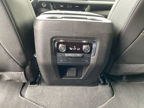 Used 2025 Chevrolet Tahoe LT AWD/4WD image 25