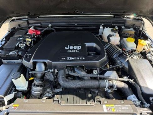 Used 2020 Jeep Wrangler Unlimited Sport image 9