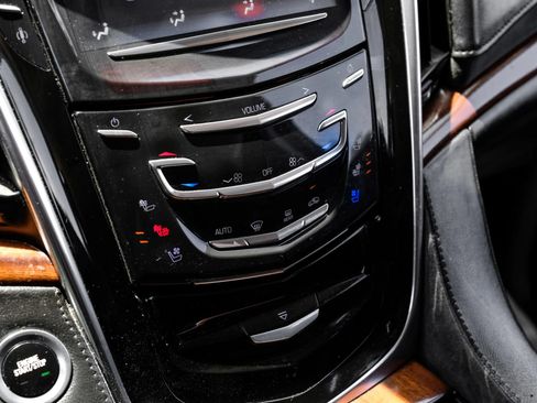 Used 2016 Cadillac Escalade ESV Luxury RWD image 33