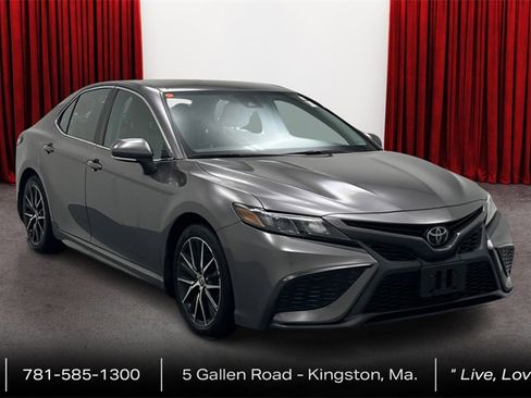 Used 2022 Toyota Camry SE image 2
