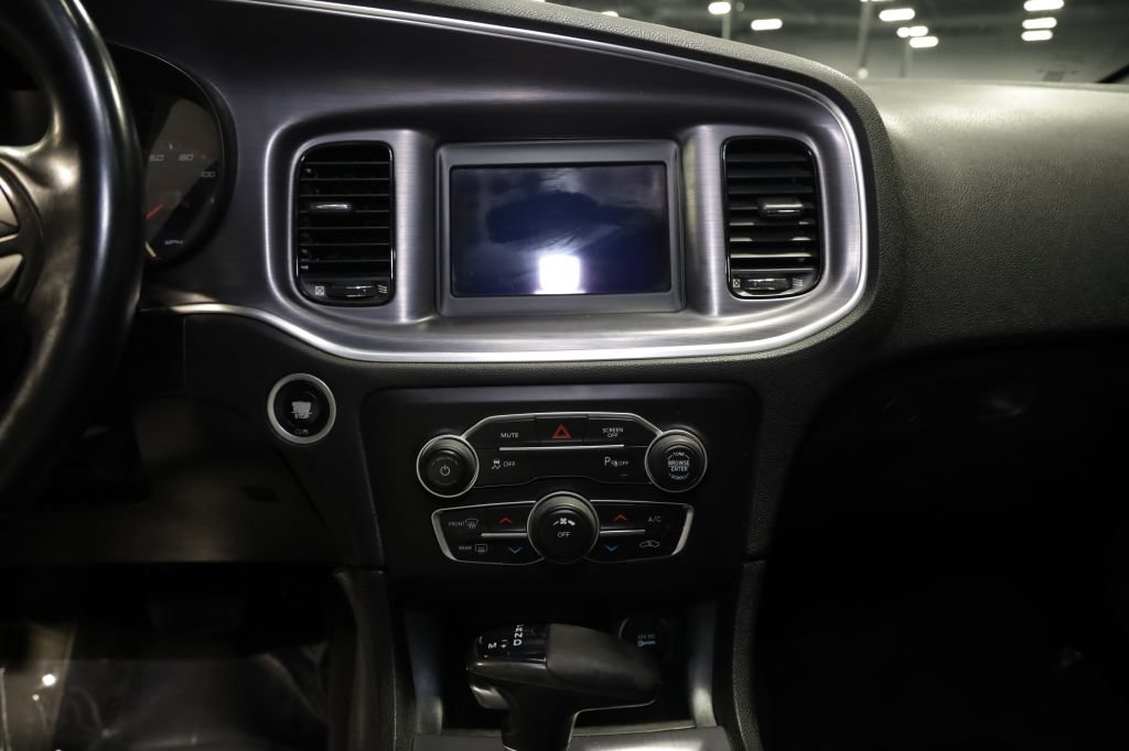 Used 2018 Dodge Charger SXT w/ Blacktop Package RWD image 28
