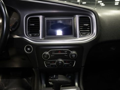 Used 2018 Dodge Charger SXT w/ Blacktop Package RWD image 28