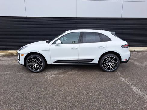 New 2026 Porsche Macan image 2