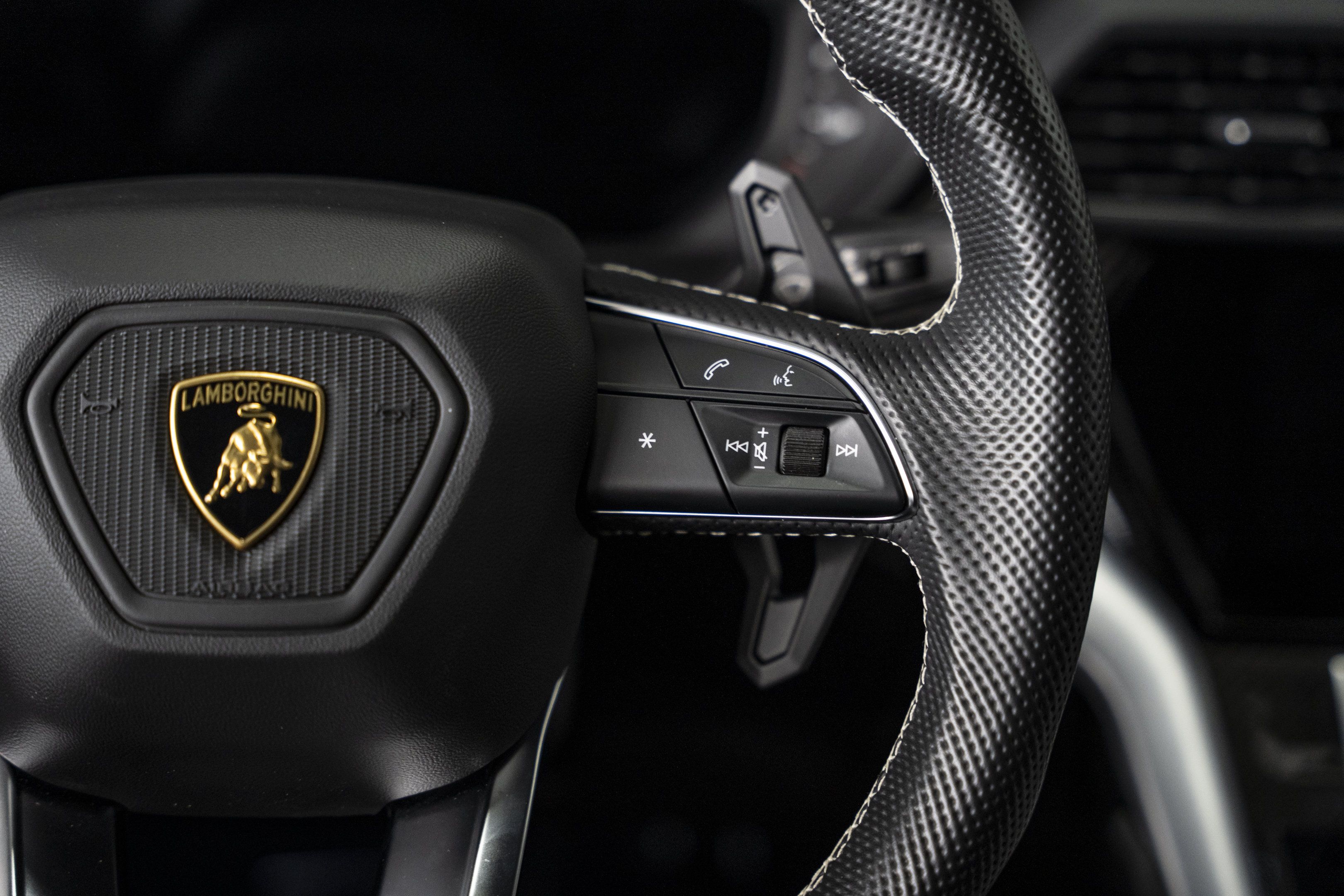 Used 2022 Lamborghini Urus AWD/4WD image 37