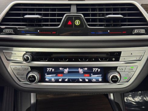 Used 2020 BMW 740i w/ Premium Package image 33