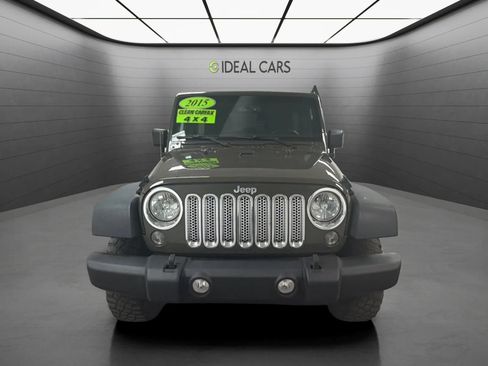 Used 2015 Jeep Wrangler Unlimited Rubicon w/ Connectivity Group AWD/4WD image 2