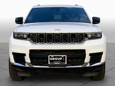Used 2025 Jeep Grand Cherokee L Laredo RWD image 4