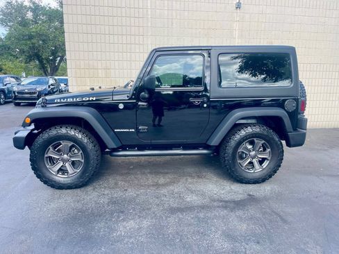 Used 2017 Jeep Wrangler Rubicon w/ Power Convenience Group AWD/4WD image 2