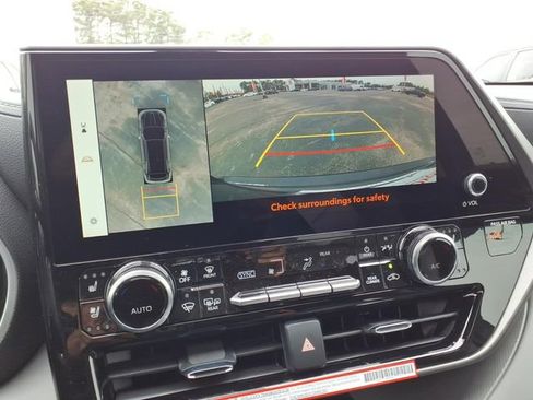 New 2026 Toyota Highlander Limited image 16