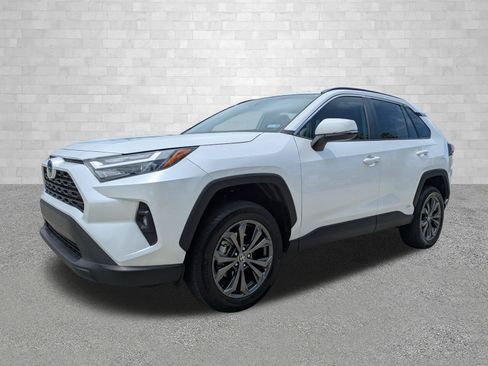 Used 2023 Toyota RAV4 XLE Premium AWD/4WD image 5