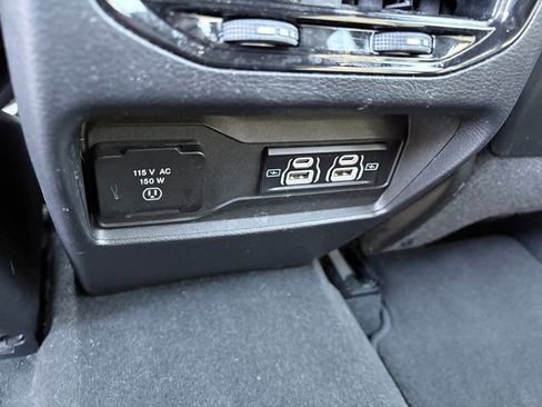 Used 2023 Jeep Grand Cherokee Altitude AWD/4WD image 10