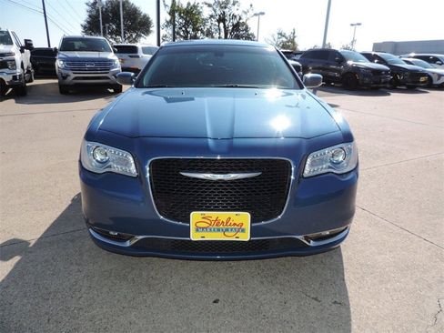 Used 2021 Chrysler 300 Touring L image 2