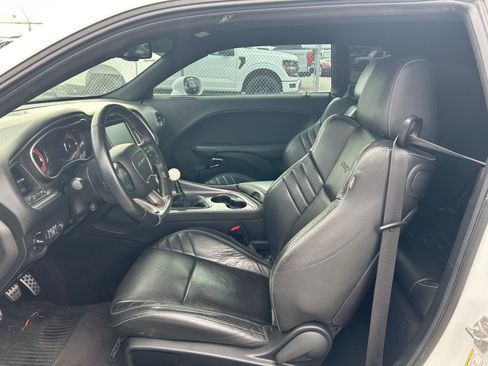 Used 2016 Dodge Challenger SRT Hellcat image 3