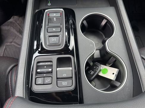 Used 2025 Honda Pilot Black Edition image 31