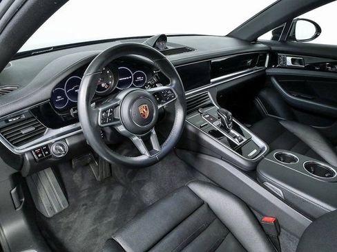 Used 2018 Porsche Panamera 4 image 4