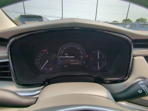Used 2017 Cadillac XT5 Luxury w/ Driver Awareness Package FWD image 11