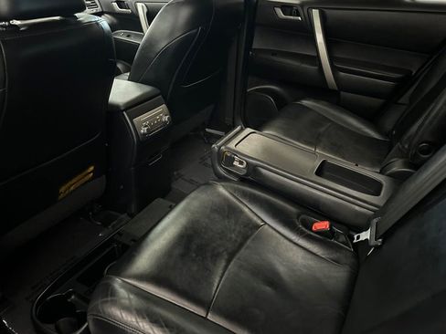 Used 2012 Toyota Highlander SE image 12