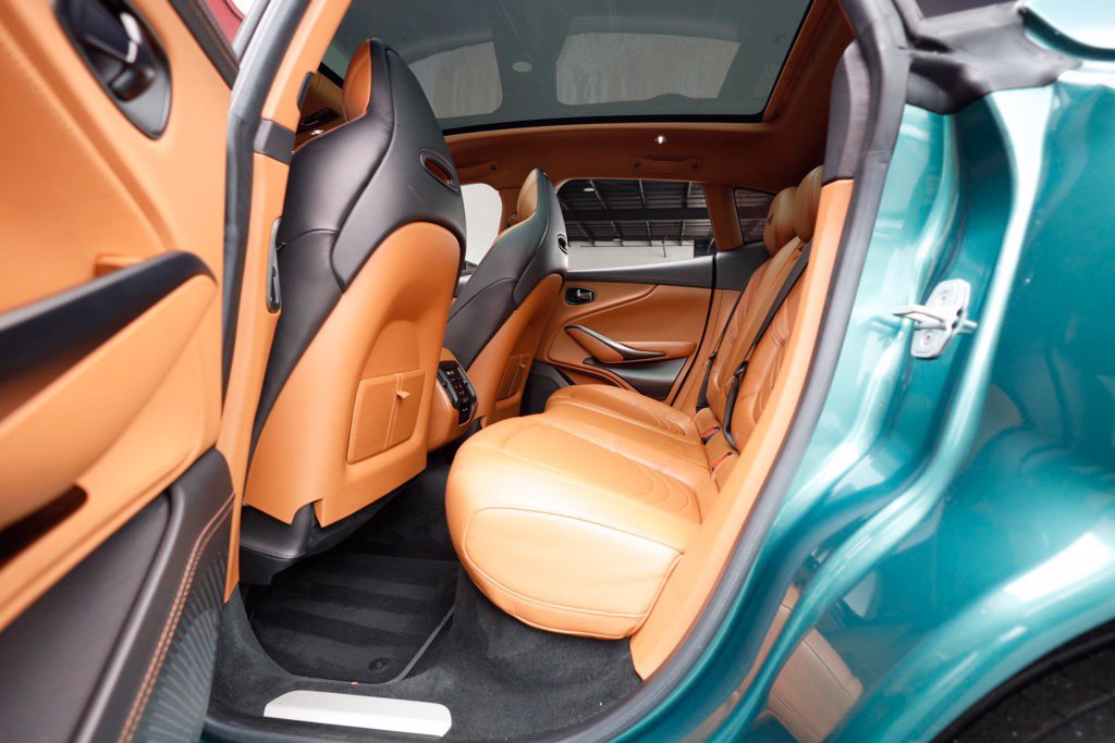 Used 2022 Aston Martin DBX AWD/4WD image 50