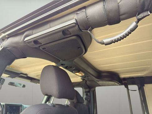 Used 2015 Jeep Wrangler Unlimited Sport image 13