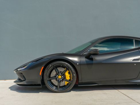 Used 2021 Ferrari F8 Tributo image 16