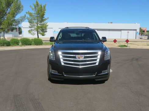 Used 2017 Cadillac Escalade Premium Luxury image 11