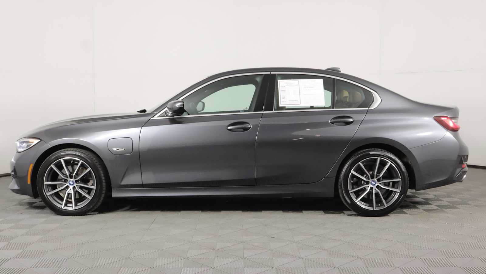 Used 2022 BMW 330e xDrive w/ Premium Package AWD/4WD image 8