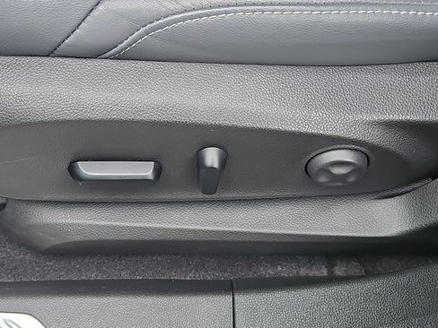Used 2020 Buick Envision Essence FWD image 16