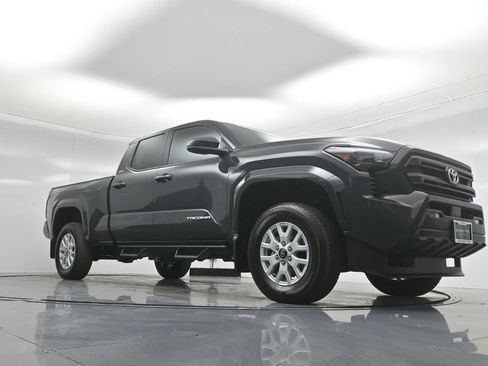 Used 2025 Toyota Tacoma SR5 image 43