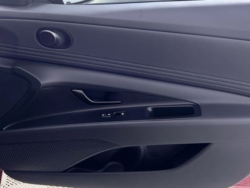 Used 2025 Hyundai Elantra Sport image 30