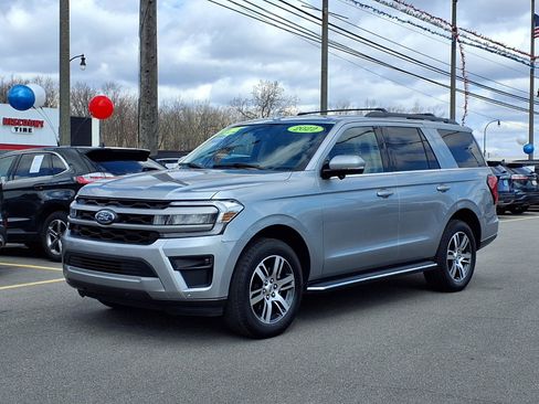 Used 2022 Ford Expedition XLT image 1