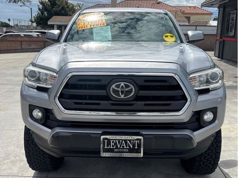 Used 2018 Toyota Tacoma SR5 RWD image 3