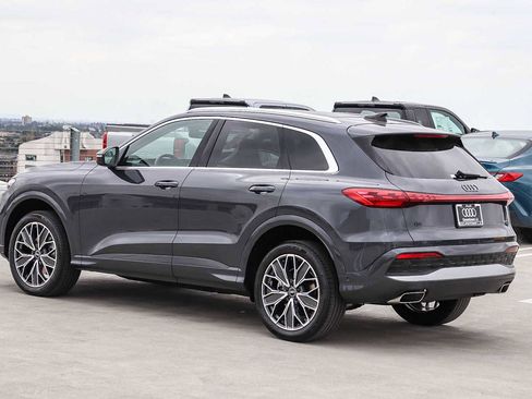 Used 2025 Audi Q5 Premium w/ Premium Plus AWD/4WD image 6